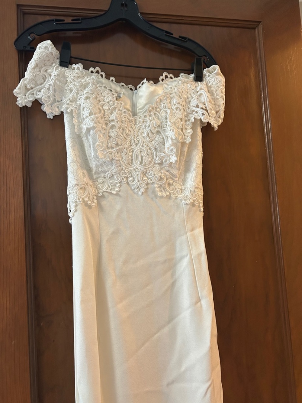 Ivory Vintage Off-Shoulder Lace Bodice Gown